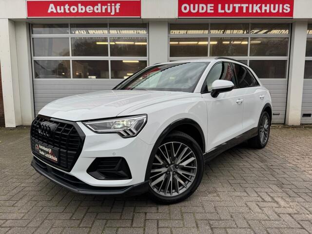 Audi Q3 voor de werkplaats van Autobedrijf Oude Luttikhuis in Vasse