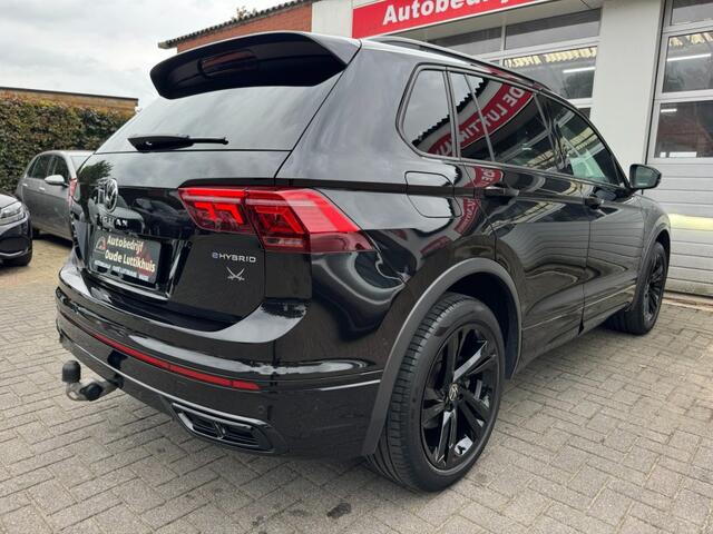 Volkswagen Tiguan eHybrid voor de werkplaats van Autobedrijf Oude Luttikhuis in Vasse