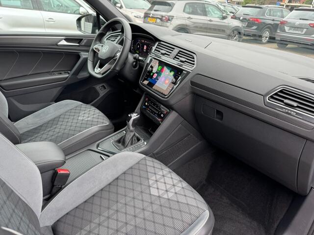 Volkswagen Tiguan eHybrid voor de werkplaats van Autobedrijf Oude Luttikhuis in Vasse